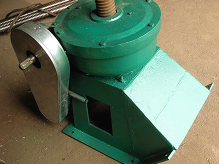 斜拉式螺桿啟閉機